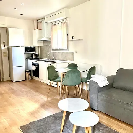 Appartement Carré Or Avec Balcon *