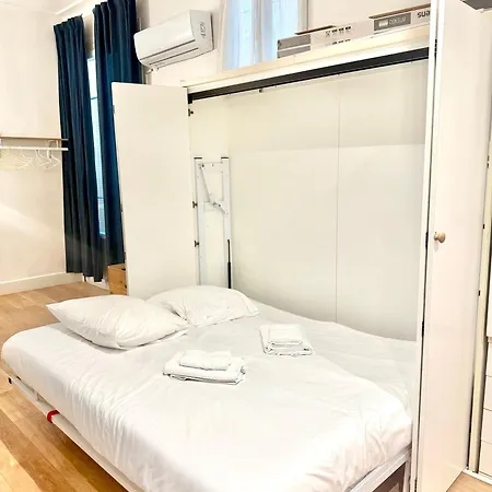 Carre Or Avec Balcon Apartman *