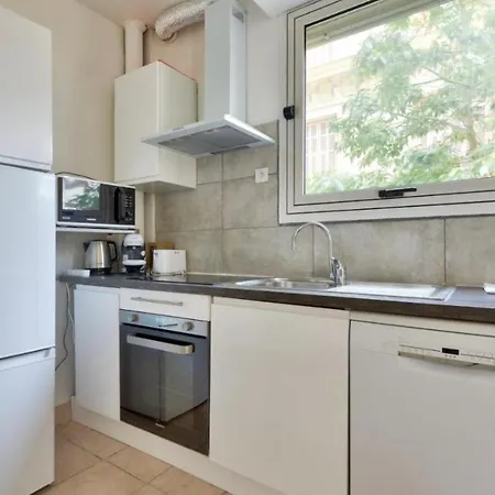 Appartement Carré Or Avec Balcon *