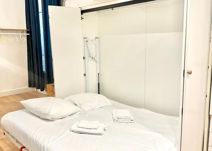 Carre Or Avec Balcon Apartman *